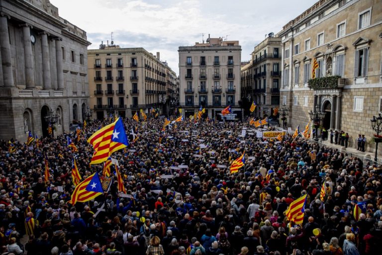 Masová demonštrácia v Katalánsku proti nespravodlivým španielskym zákonom