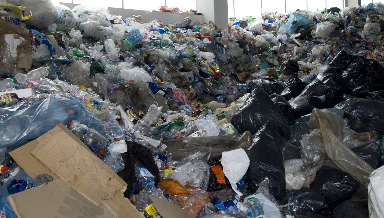 Colný úrad Bratislava zachytil nelegálnu prepravu odpadov na hraničných priechodoch