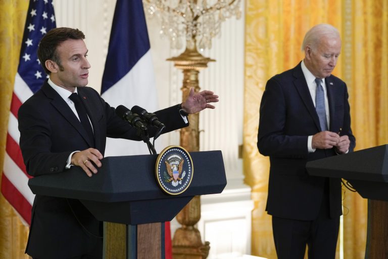 Emmanuel Macron americký prezident Joe Biden
