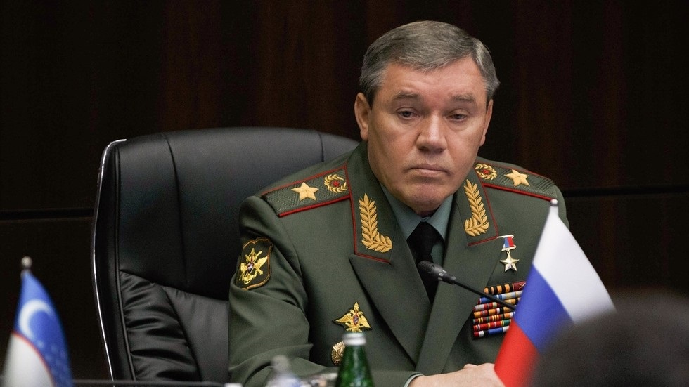 Odteraz je generál Gerasimov, hrdina Ruska, v situácii “pán alebo pád”