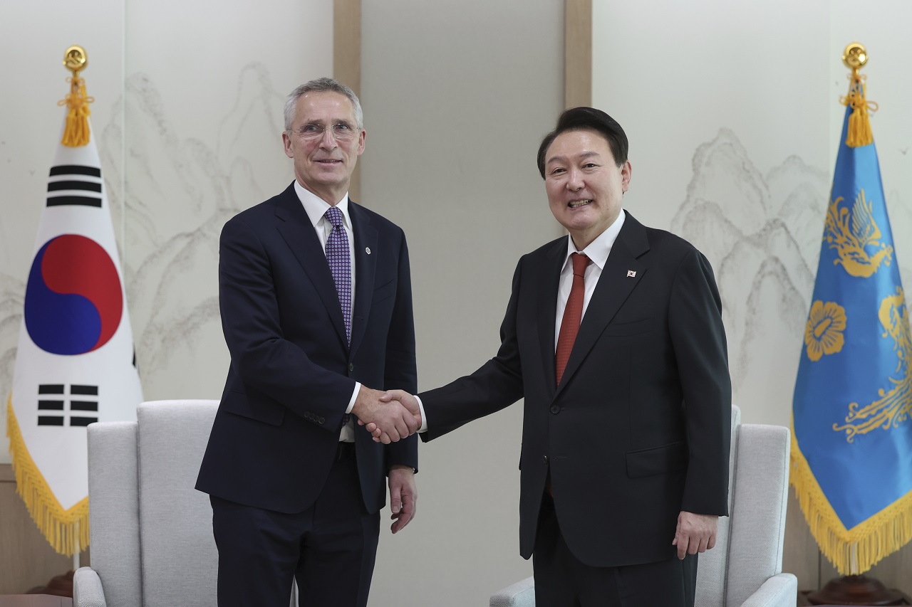 Šéf NATO navštívil Áziu. Do regiónu chce preniesť „konfrontáciu medzi blokmi v Európe”
