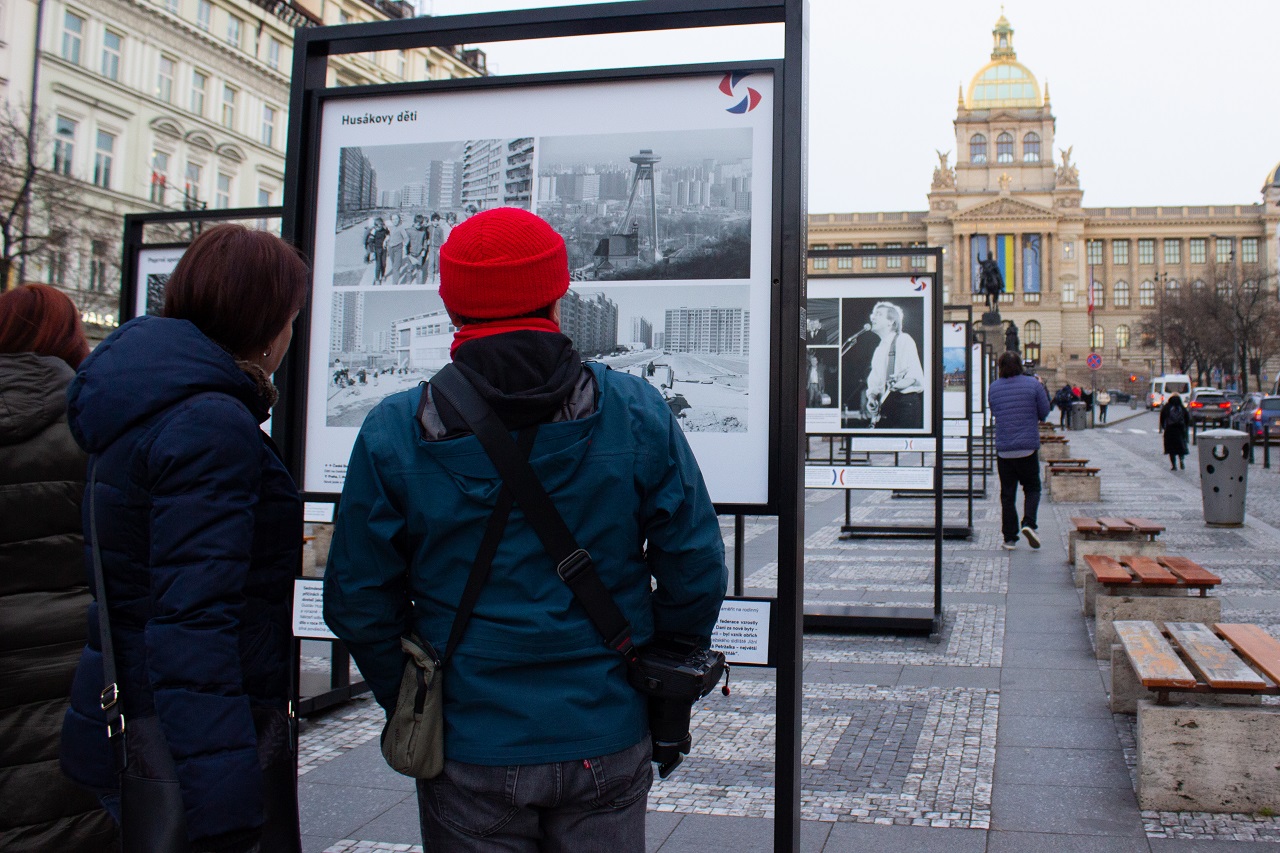 Putovná výstava fotografií k 30. výročiu rozdelenia ČSFR prišla do Prahy