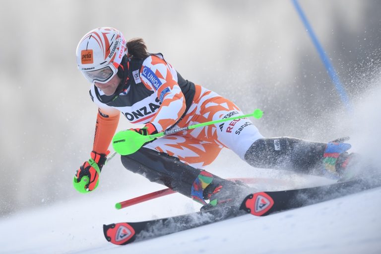 Prvé kolo slalomu alpských lyžiarok v Česku
