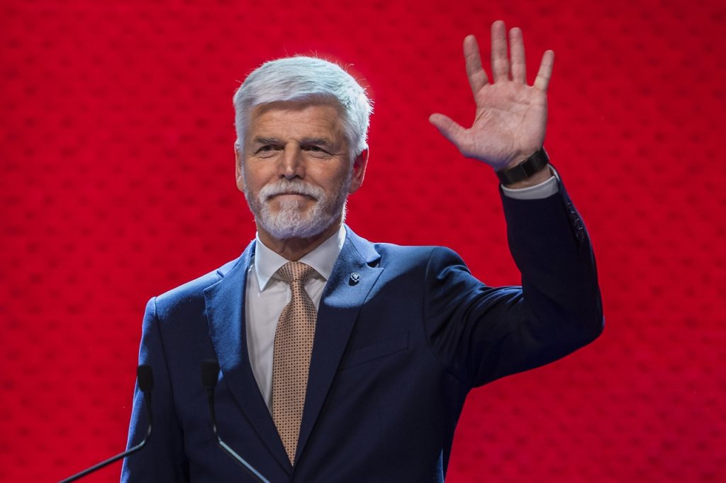 Novým českým prezidentom bude armádny generál vo výslužbe Petr Pavel