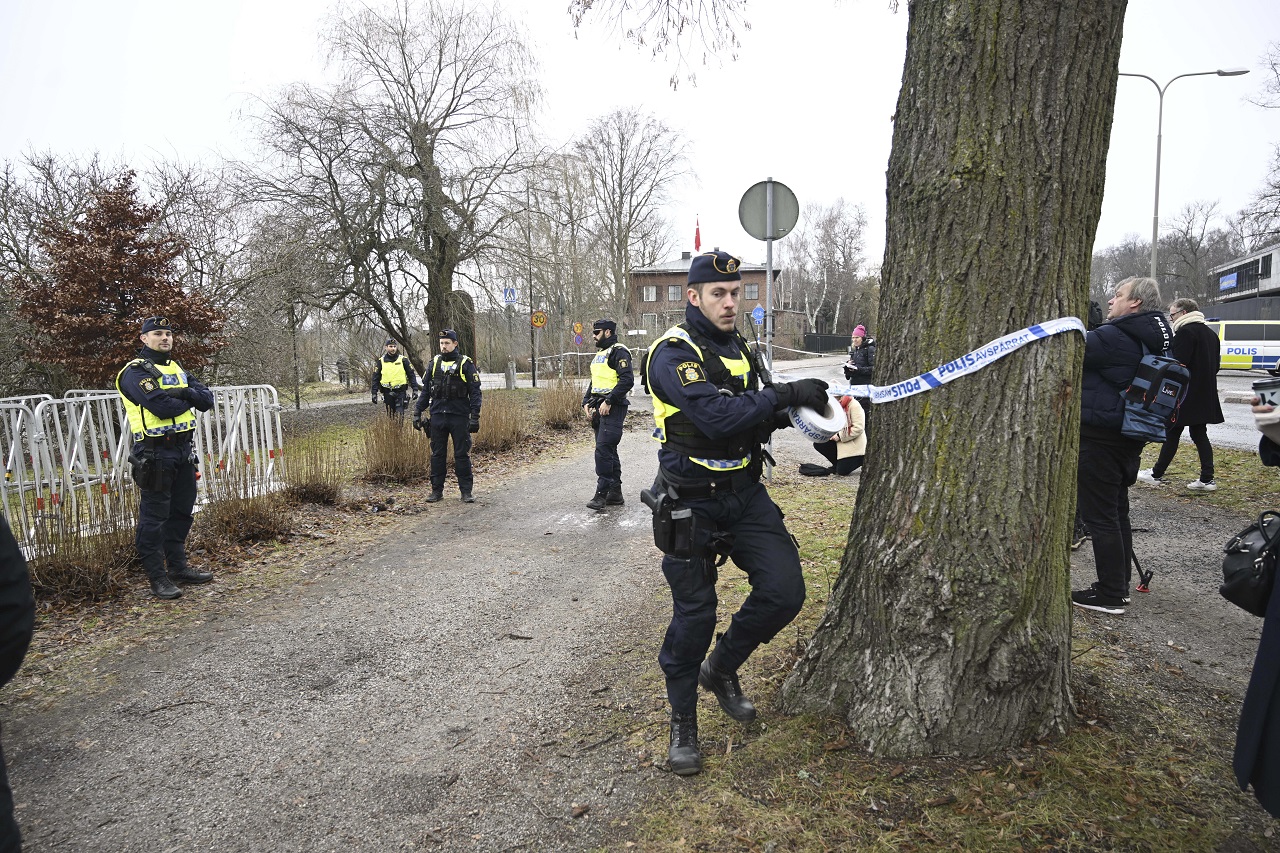 Švédsko presunulo do Štokholmu 100 policajtov, aby bojovali proti vlne streľby a bombových útokov