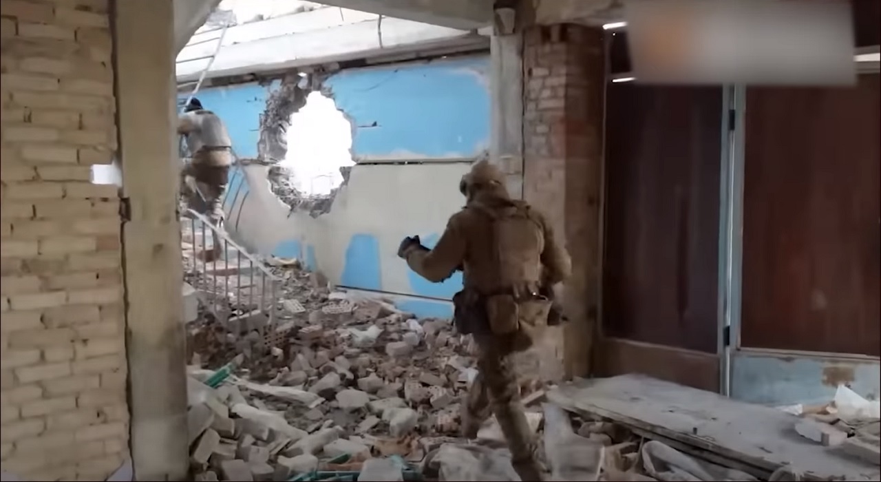 “Takto vyzerá šialenstvo”: Rusi masívne útočia na Soledar na východe Ukrajiny