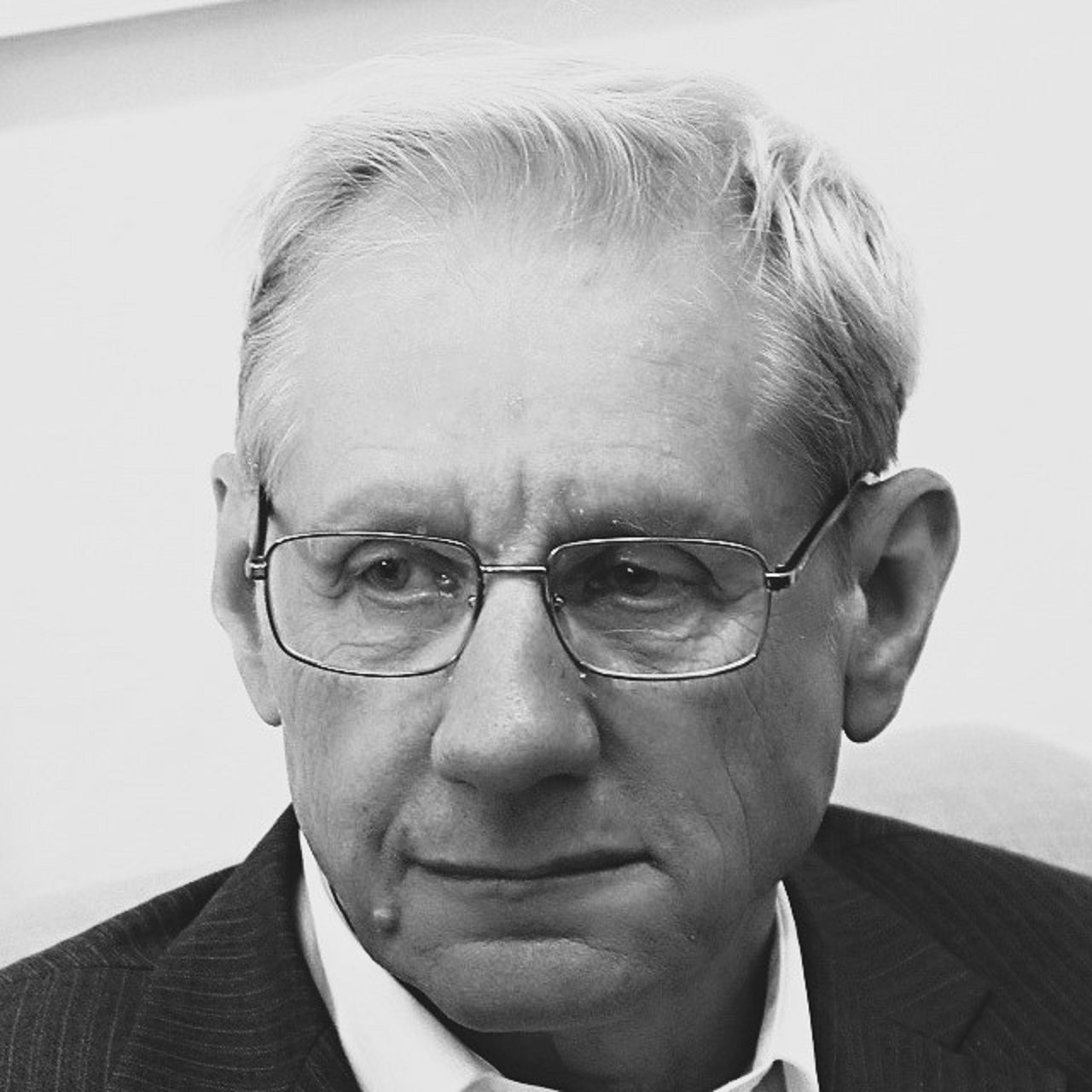 Vo veku 75 rokov zomrel matematik a diplomat Jozef Dravecký