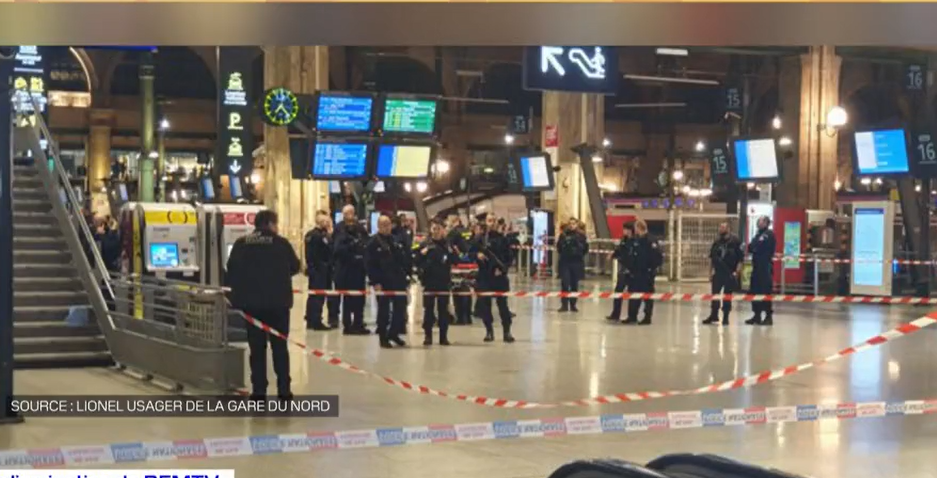 Tragédia na parížskej stanici. Útočník dobodal niekoľko ľudí