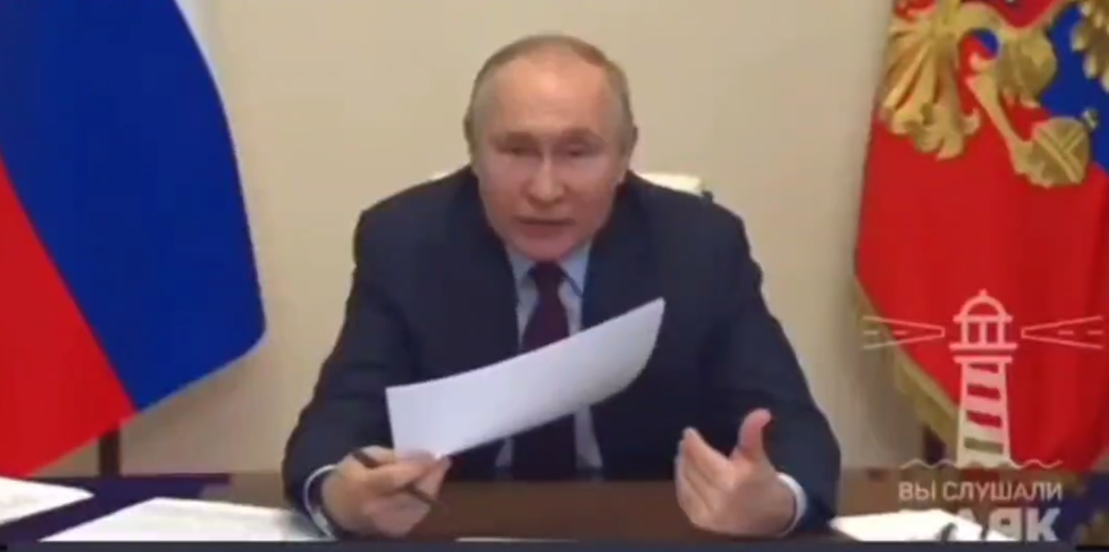 Putin na televíznom stretnutí pokarhal ministra obranného priemyslu za “hlúposti”