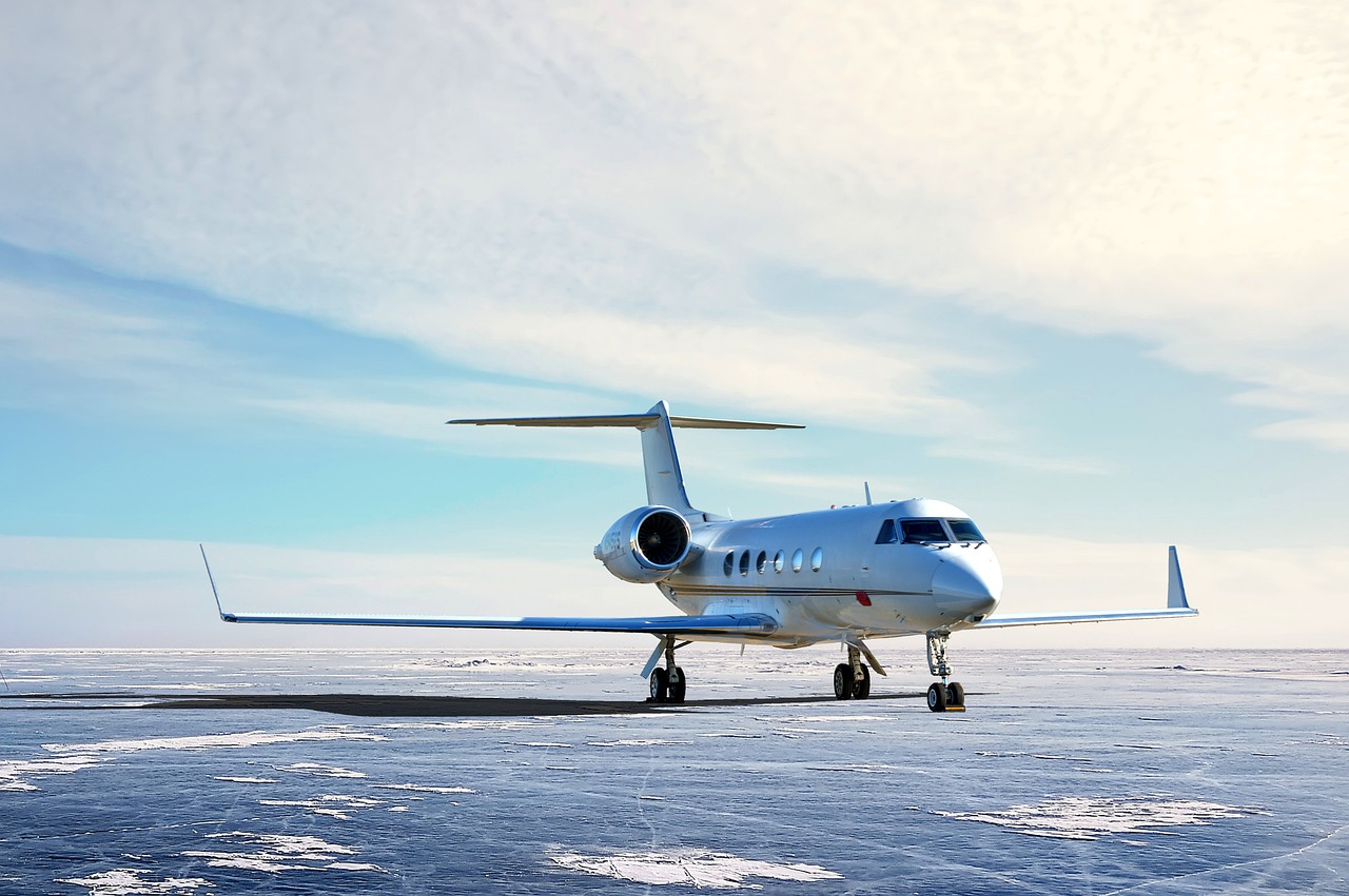 Bill Gates, Murdochovci, Pitbull: Ktoré celebrity využívajú najviac letov súkromným lietadlom?