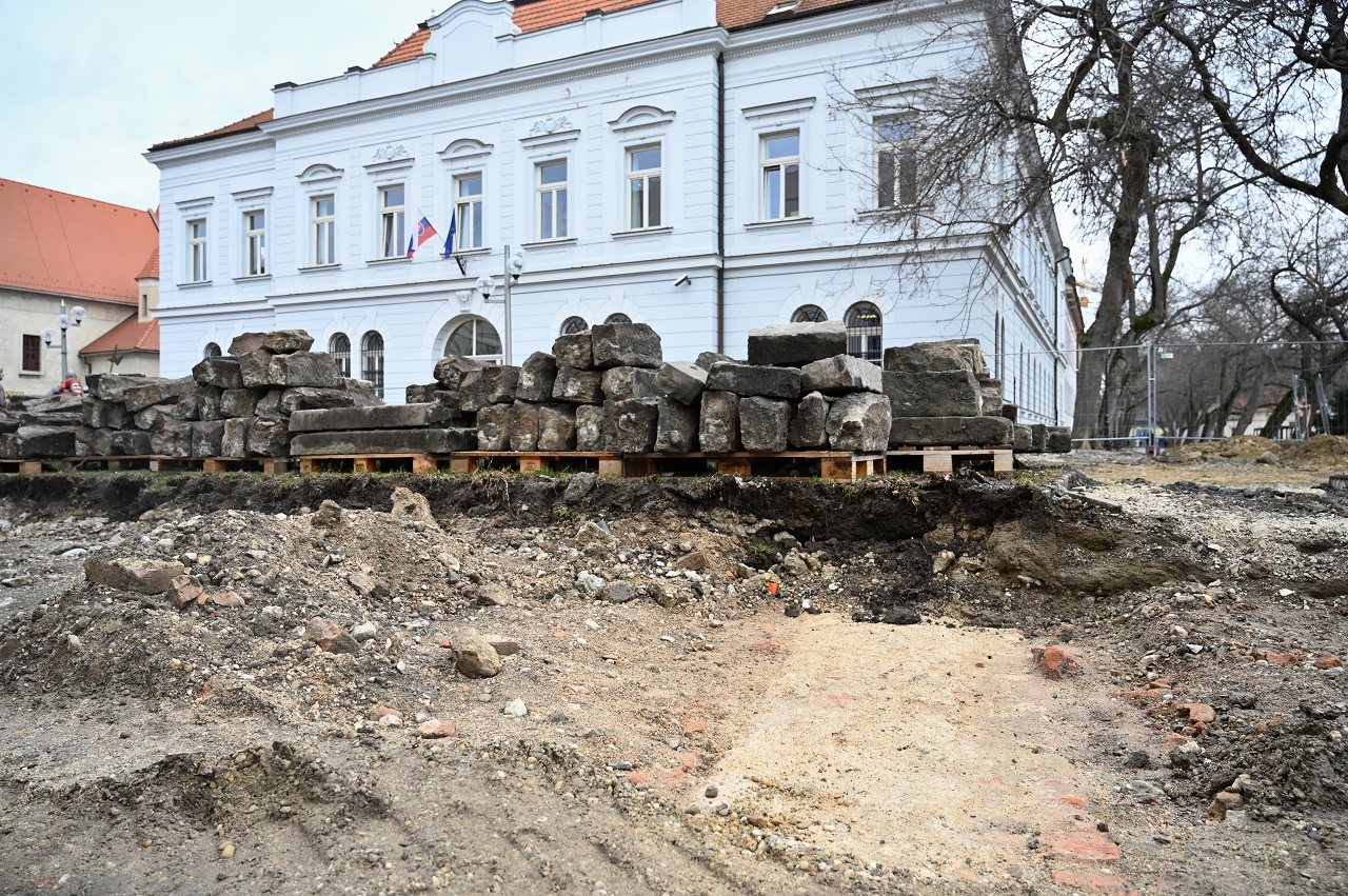 Archeológovia hľadajú pozostatky barbakanu pri bývalej dolnej bráne v Trnave