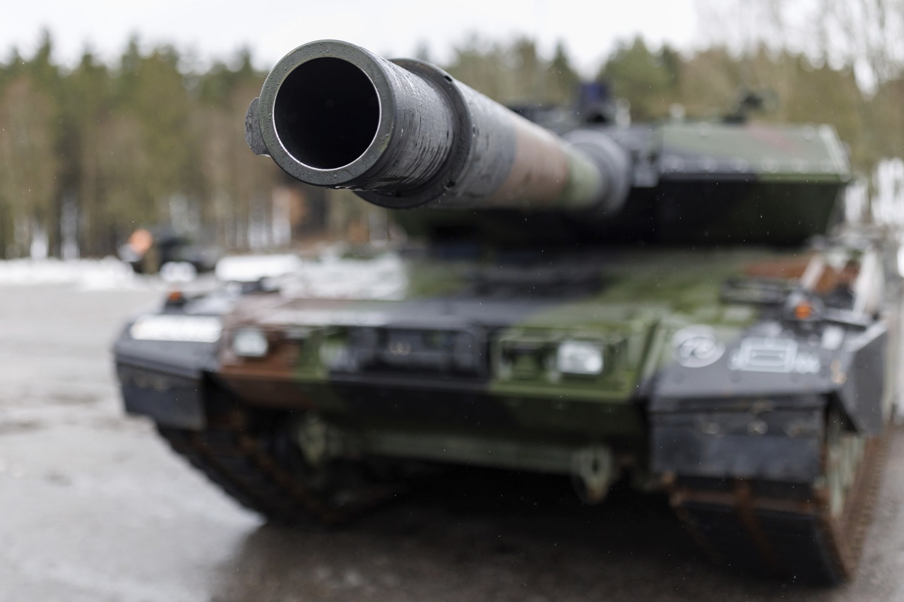 NATO sa s tankami na ceste blíži k plnohodnotnej vojne s Ruskom