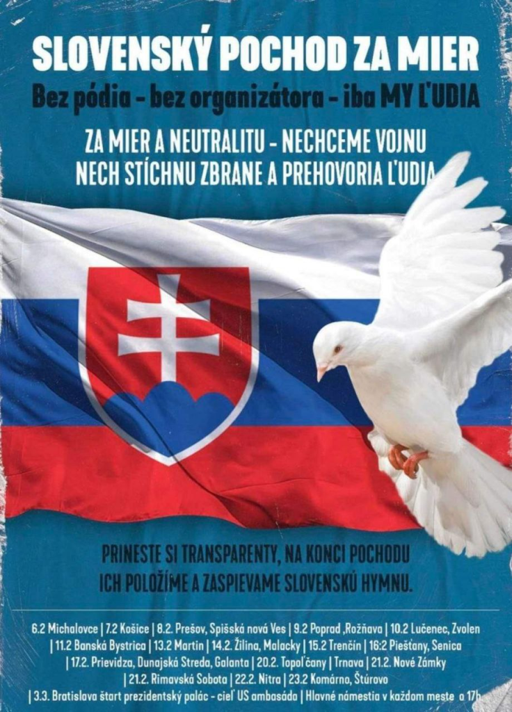 Pochody za mier a neutralitu Slovenska odštartovali v Michalovciach a budú pokračovať v ďalších slovenských mestách