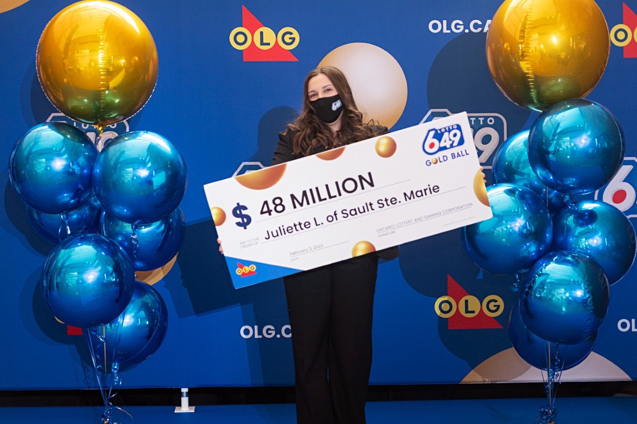 Kanadská teenagerka vyhrala jackpot 48 miliónov dolárov. Bol to jej prvý tiket v živote