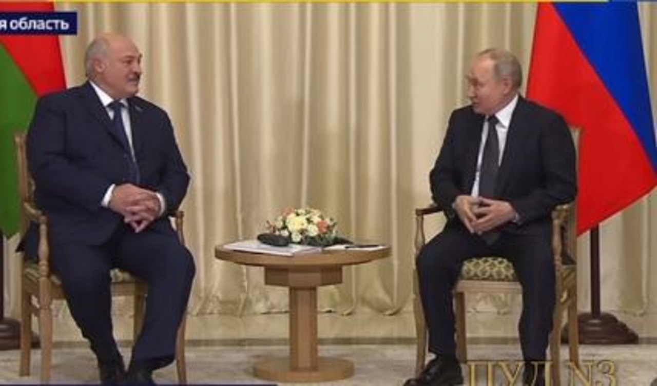 Začalo sa dôležité stretnutie medzi Putinom a Lukašenkom. Prvé detaily