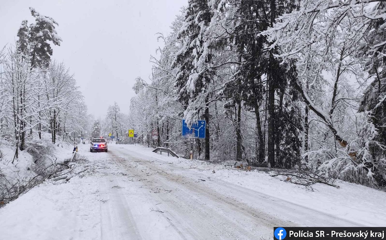 Slovensko sa zobudilo do snehovej kalamity: V tejto lokalite by mali ľudia cestovať iba v súrnych prípadoch