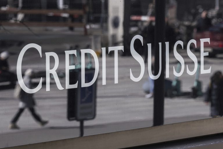 Credit Suisse si od centrálnej banky požičia 50 miliárd CHF