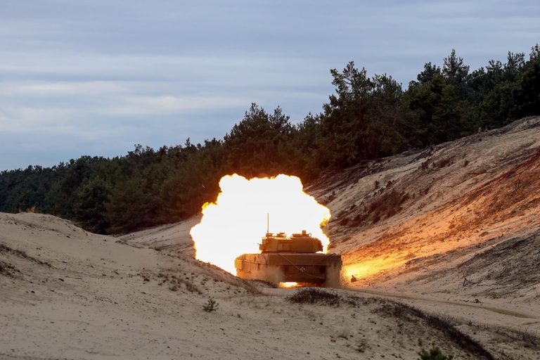 Na Záhorí prebiehajú praktické skúšky prvého dodaného tanku Leopard 2A4