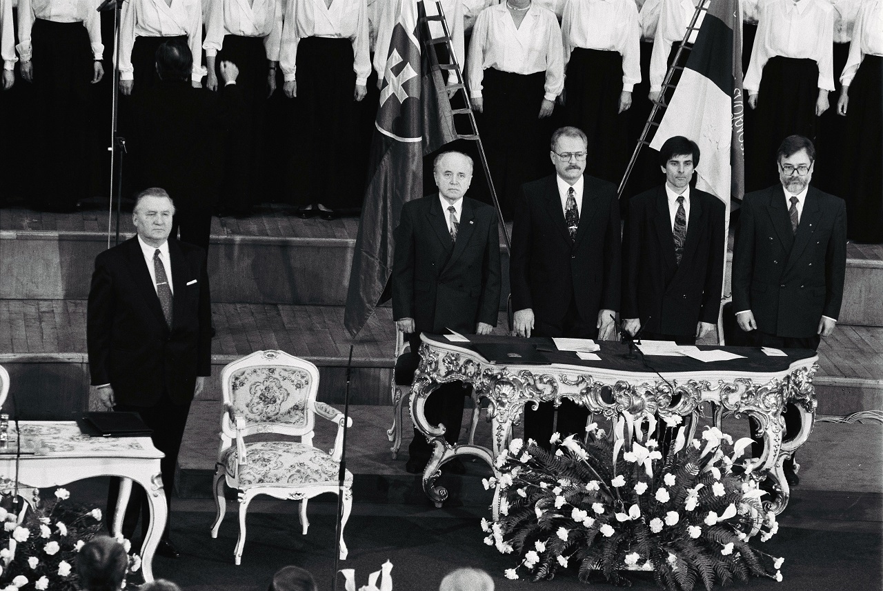 Pred 30 rokmi sa konala inaugurácia prezidenta SR Michala Kováča