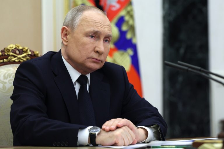 Putin: Rusko a Čína nevytvárajú vojenskú alianciu