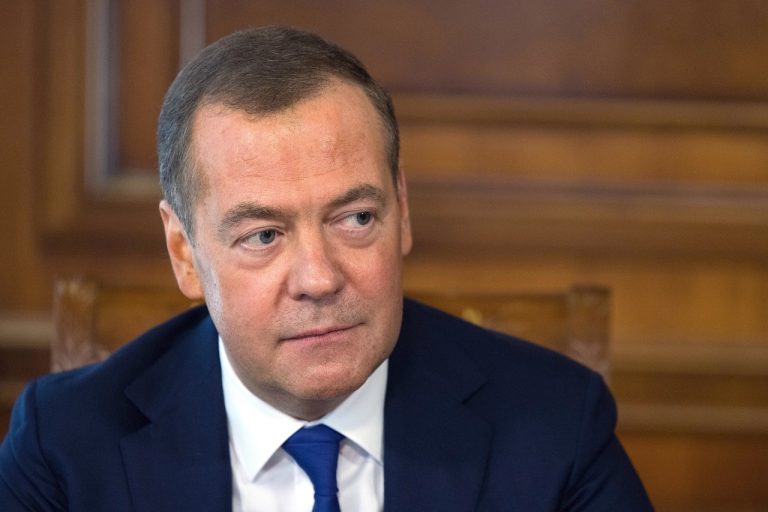 Medvedev tvrdí, že Rusko tento rok vyrobí 1500 tankov