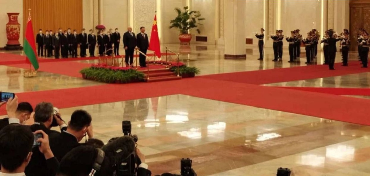 Bieloruský prezident začal návštevu Číny s obchodnými väzbami a ukrajinskou krízou v centre pozornosti