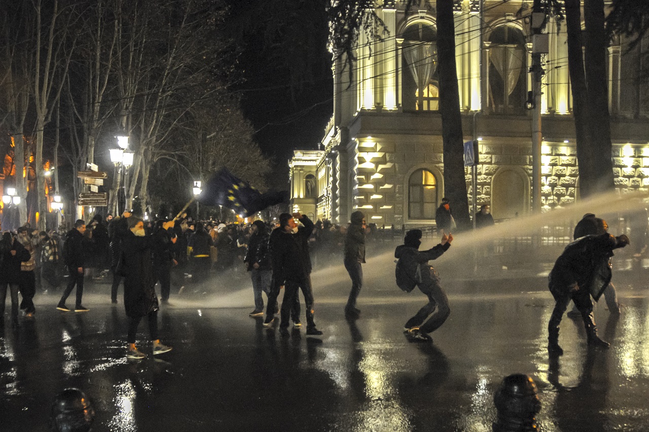 Saakašviliho strana dnes ohlasuje nové protesty v Tbilisi po včerajšom pokuse o vtrhnutie do parlamentu