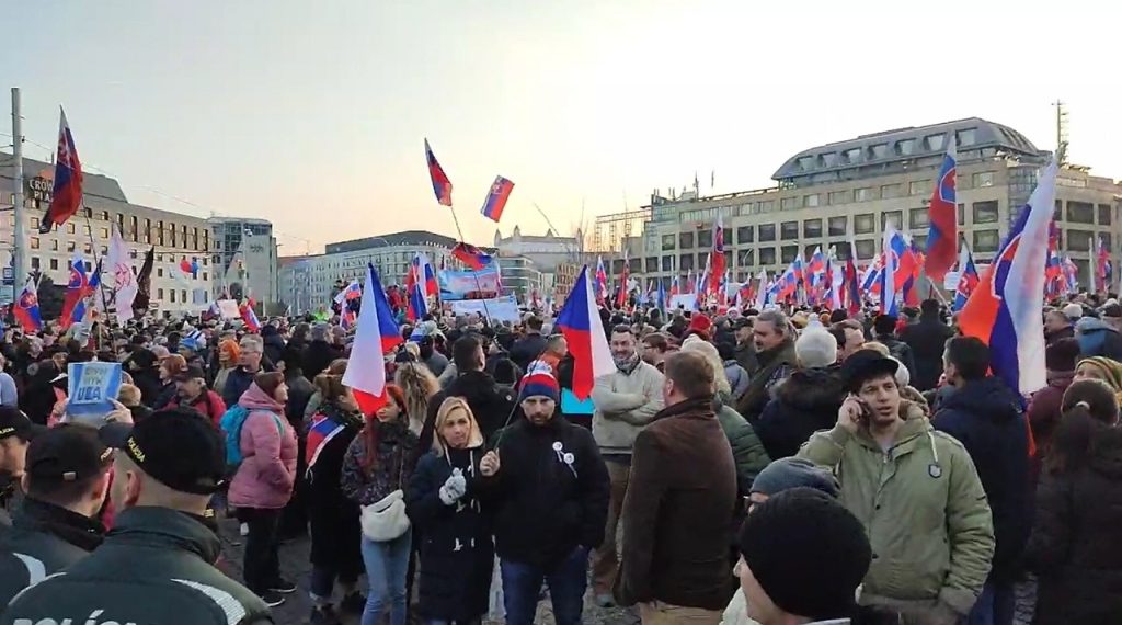 Pochody za mier vyjadrujú rovnaké nálady obyvateľov Slovenska ako prieskum