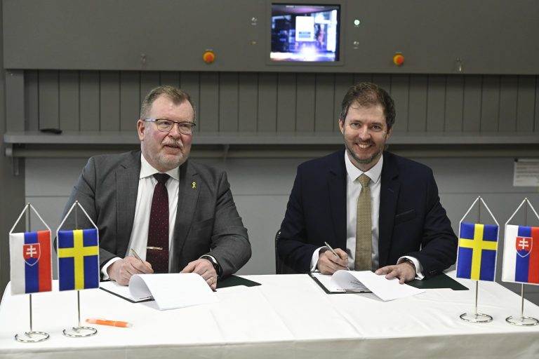 Podpis zmluvy na výrobu CV 90 v Beluši