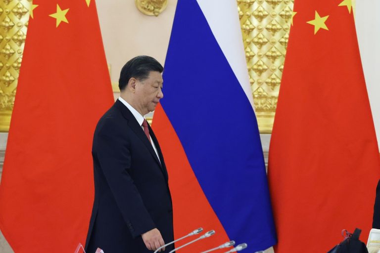 Čínsky prezident Si Ťin-pching pokraèuje v trojdňovej návšteve Ruska.