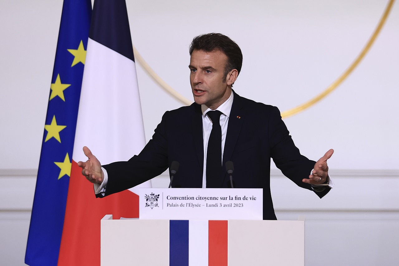 Macron chce špecifický zákon o eutanázii do konca tohto leta