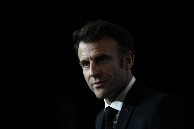 Francúzsky prezident Emmanuel Macron pricestoval na oficiálnu návštevu Číny