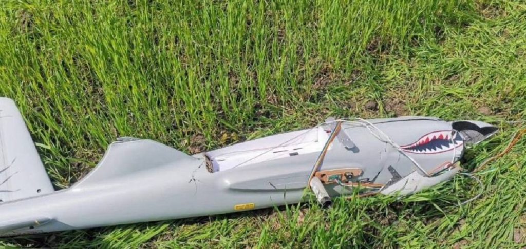 Na fotografii zo sociálnych sietí je údajne ukrajinský dron, ktorý bol zostrelený v noci v Belgorodskej oblasti