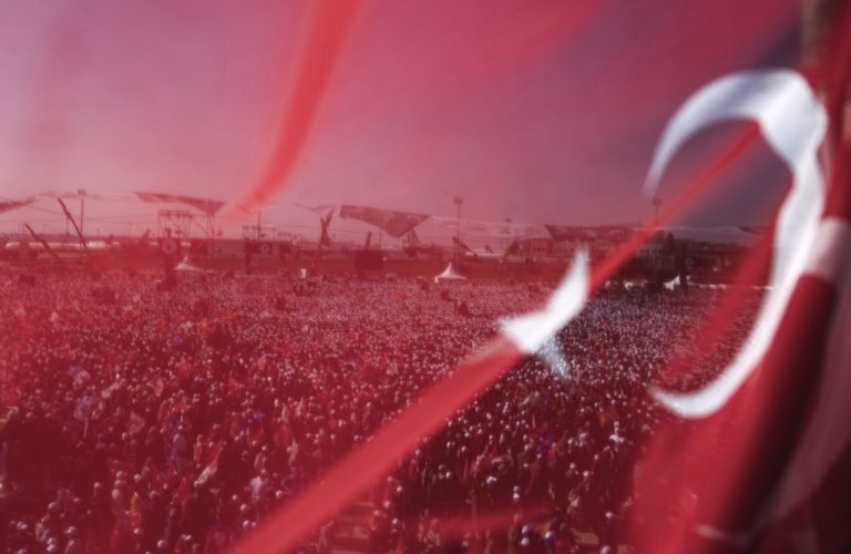 V prezidentských a parlamentných voľbách volilo z cudziny 1,8 milióna Turkov