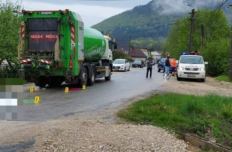 Vodič smetiarskeho auta pri cúvaní zrazil a usmrtil 37-ročnú ženu