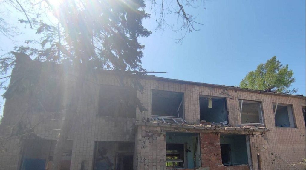 Jedna osoba zahynula a sedem bolo zranených v dôsledku ostreľovania v ukrajinskej časti Doneckej oblasti