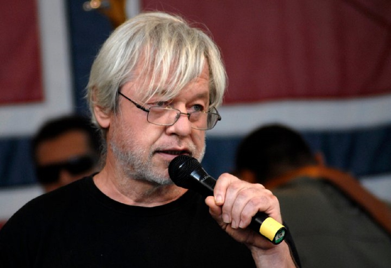 Hudobník, skladateľ, televízny producent, dramaturg, scenárista, textár a bloger Ľubomír Belák