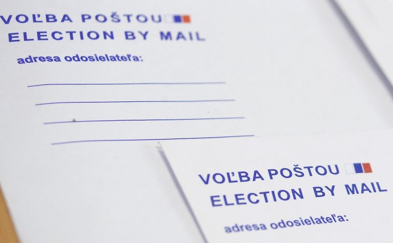 voľby poštou obálky