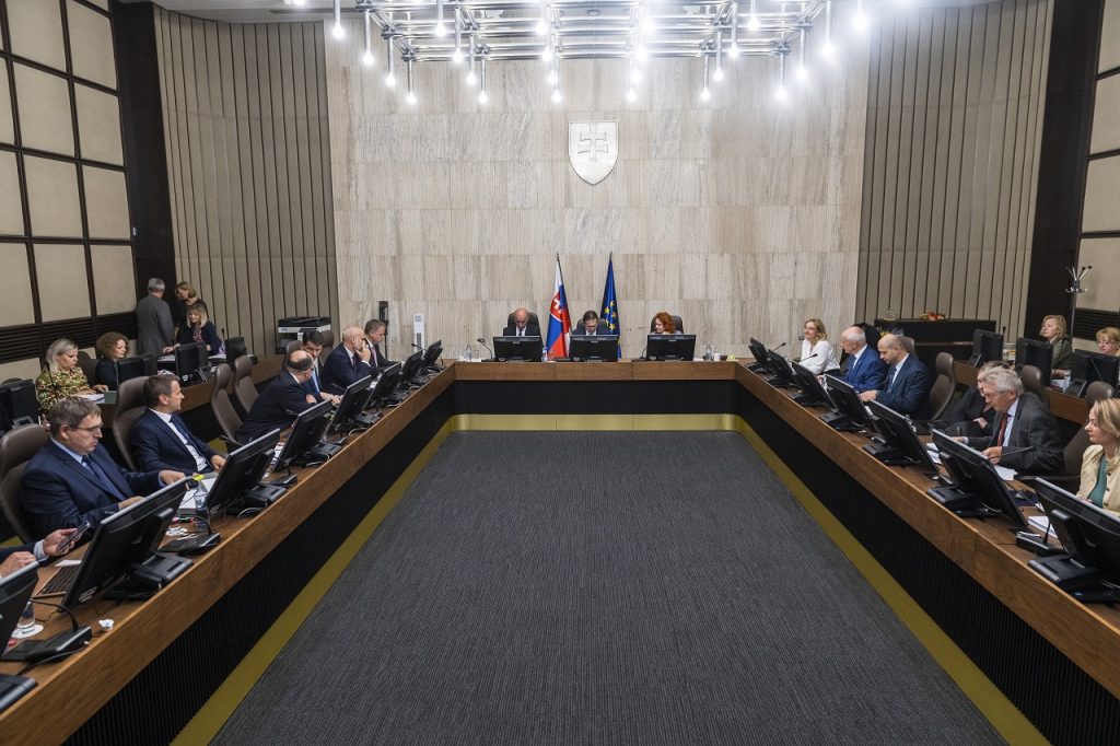 4. schôdza vlády SR v Bratislave