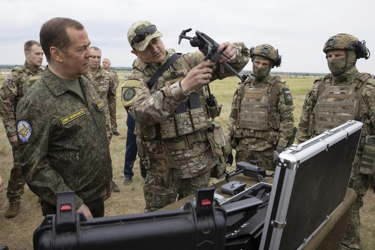Medvedev navštívil vojenské stredisko Prudboy