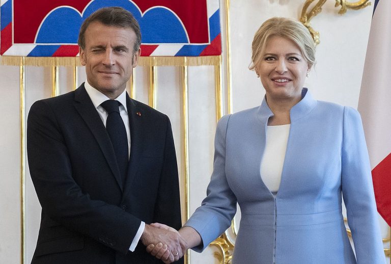 Macron a Čaputová.