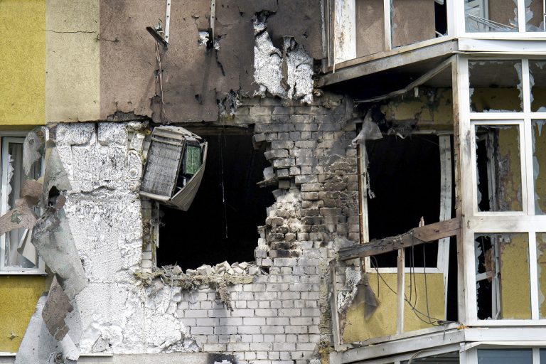 Dron zasiahol bytovku v ruskom meste Voronež