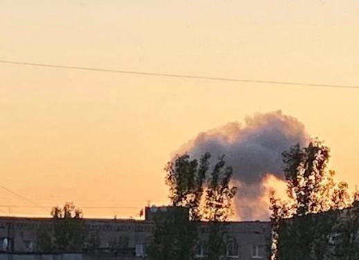 Fotografia výbuchu v Družkovke v Doneckej oblasti dnes v noci.