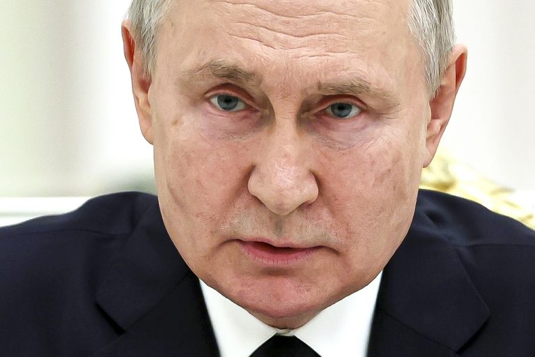 Vladimir Putin pochválil bezpečnostné zložky a armádu za odvrátenie "občianskej vojny"