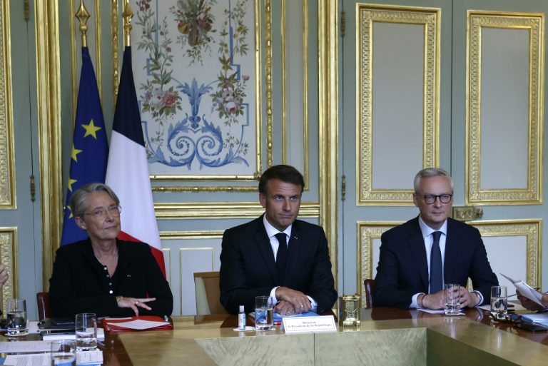 Mimoriadne zasadnutie francúzskej vlády