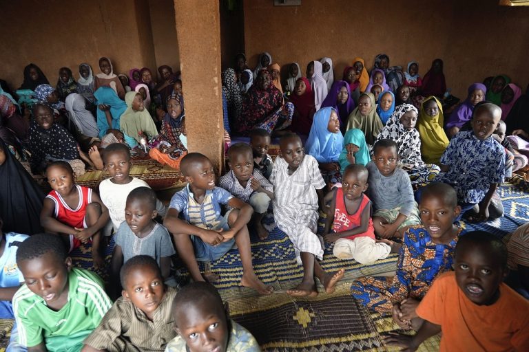 Miestni obyvatelia sa pripravujú na pravdepodobnú vojenskú intervenciu v Nigeri