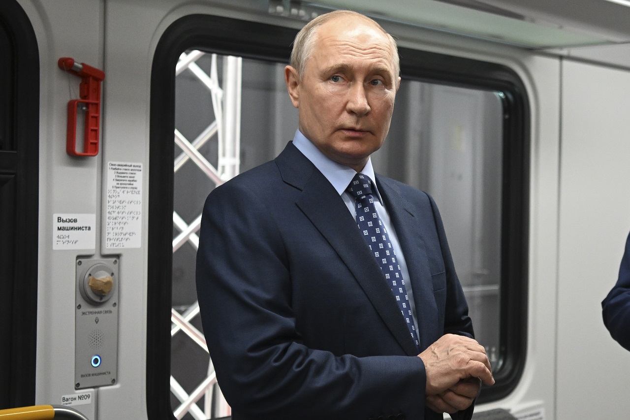 Vladimir Putin, Sergej Sobjanin výstava na Manéžskej stanici metra pred slávnostným otvorením verejnej dopravnej linky D3 v Moskve