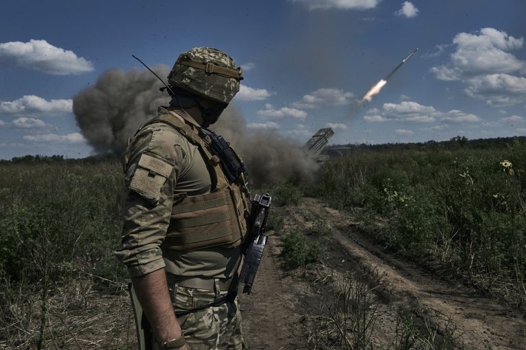 Boje na frontovej línii pri Bachmute v Doneckej oblasti