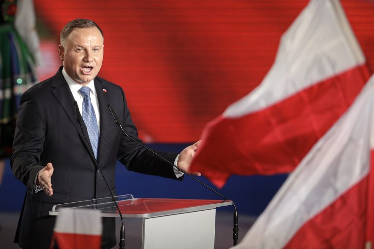 Poľský prezident podpísal zmenu zákona umožňujúcu referendum v deň volieb