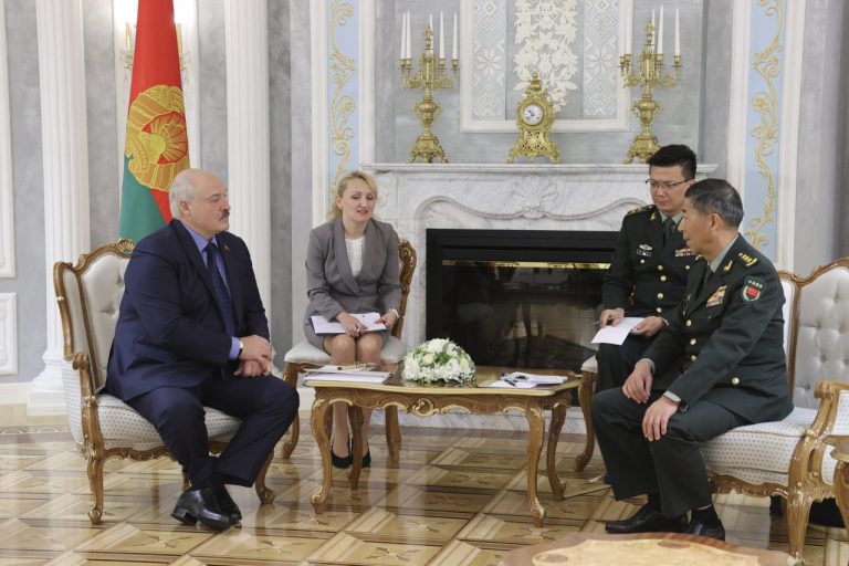 Lukašenko rokoval s čínskym ministrom obrany